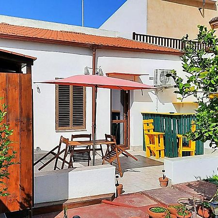 B&B Il Cortile Del Sole Olmedo Extérieur photo