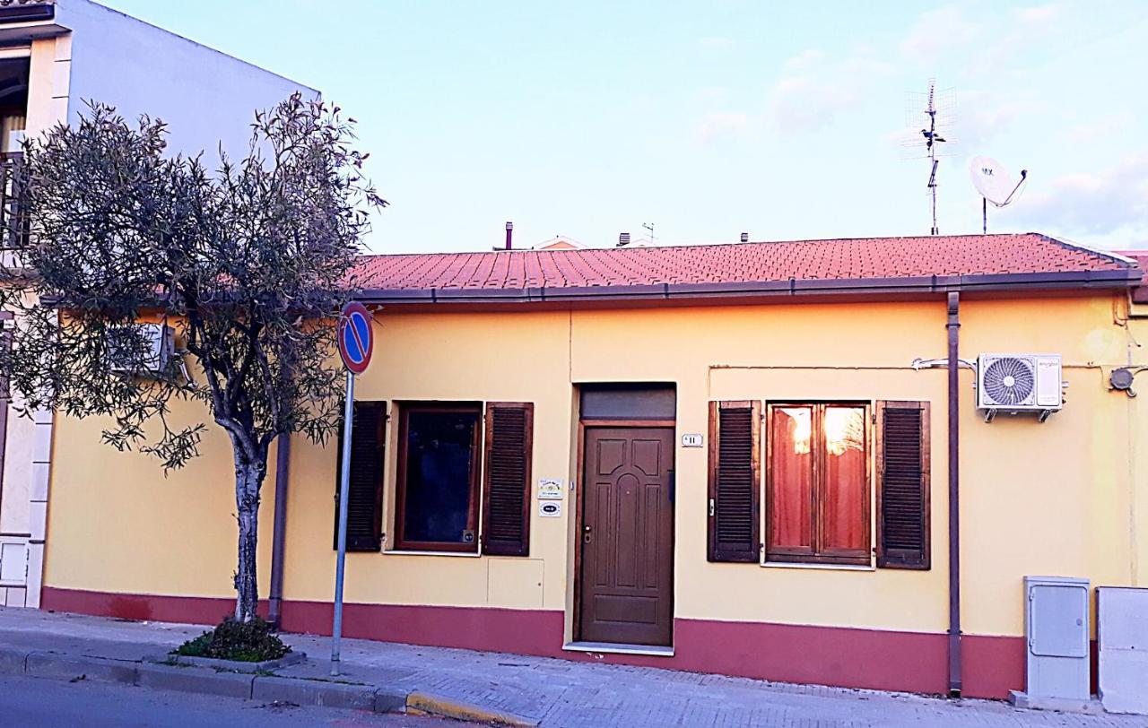 B&B Il Cortile Del Sole Olmedo Extérieur photo
