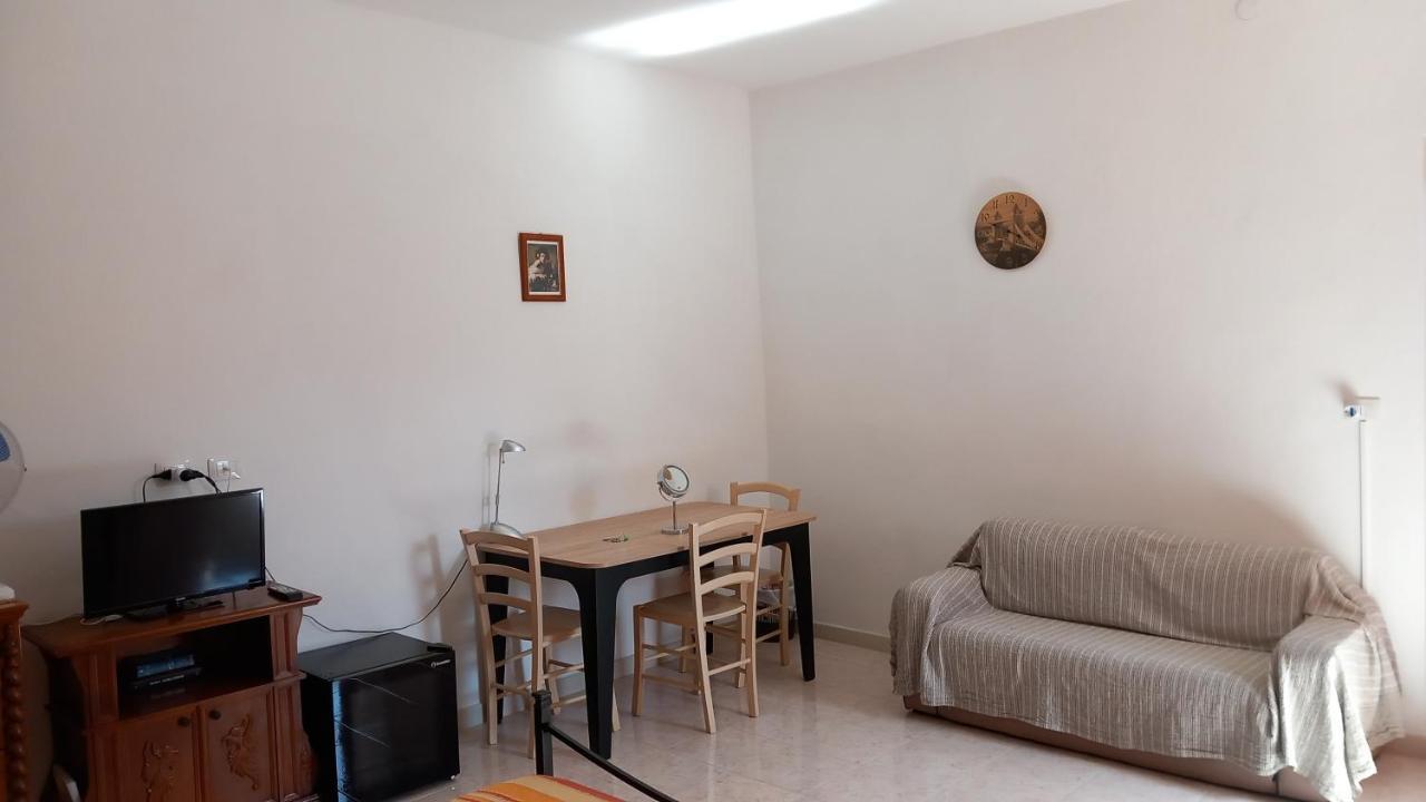 B&B Il Cortile Del Sole Olmedo Extérieur photo